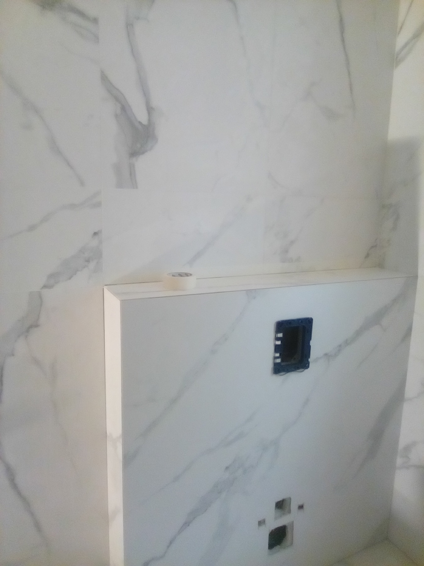 Jasna zabudowa instalacyjna przygotowana pod armaturę
